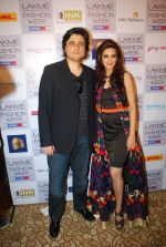 Sonali Bendre, Goldie Behl at Day 4 of lakme fashion week 2012 in Grand Hyatt, Mumbai on 5th March 2012 (199).JPG